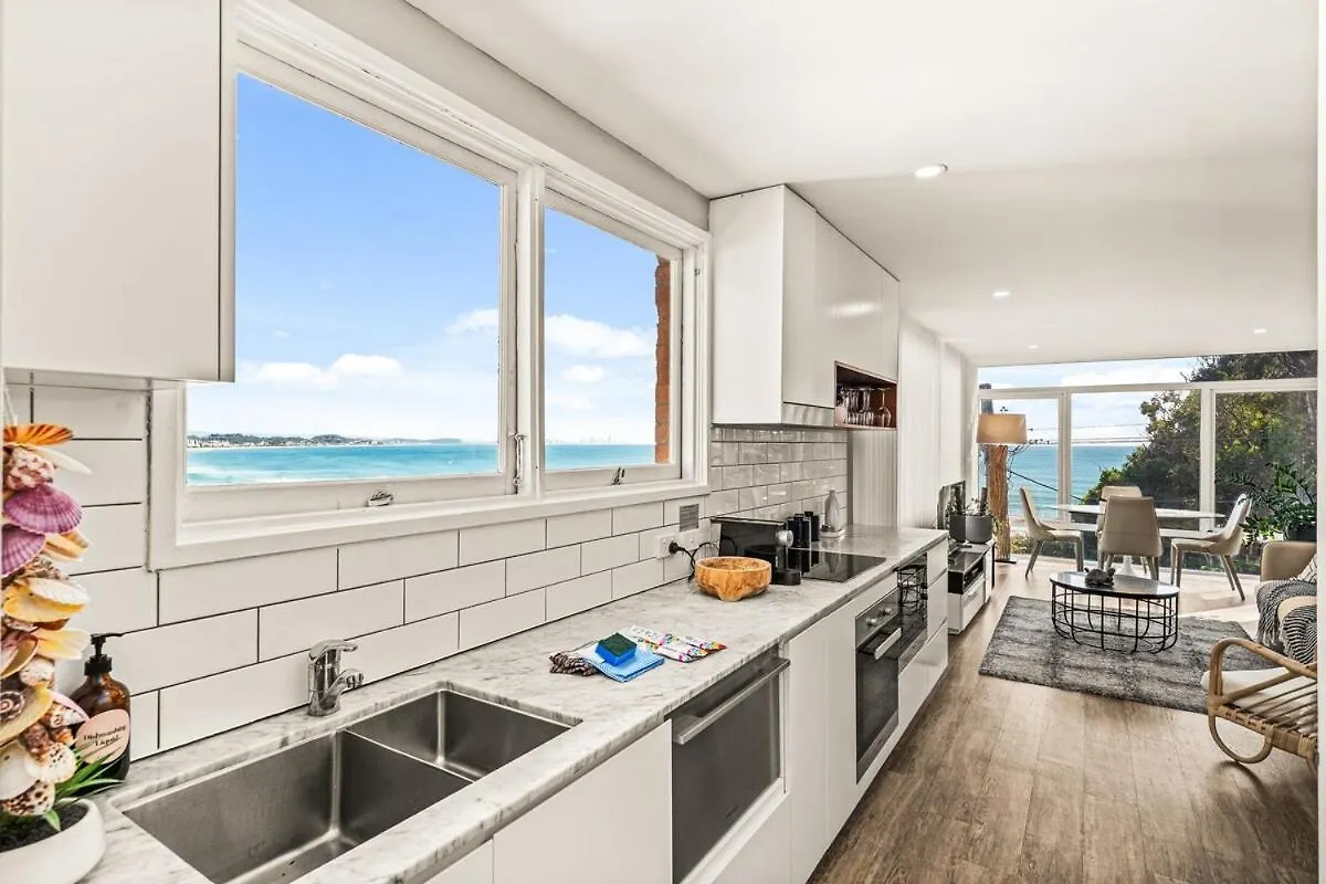 Oceanview Retreat - 2 Mins Walk To Kirra Beach غولد كوست شقة